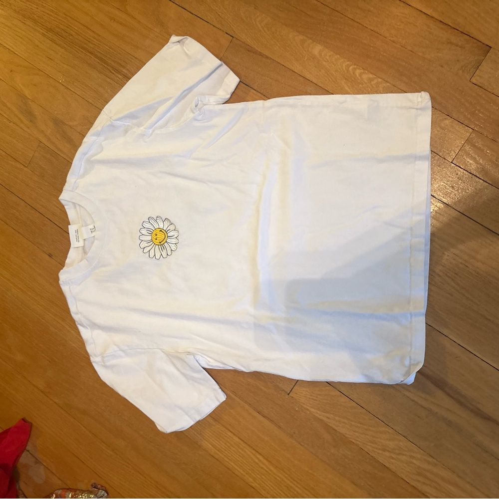 H&M White Short Sleeve Tee with Daisy Graphic